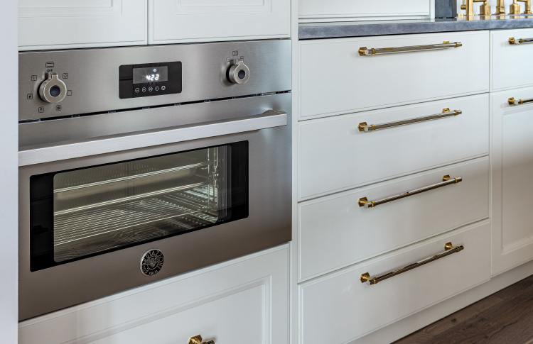Three technologies in one unit: baking, grilling, steaming